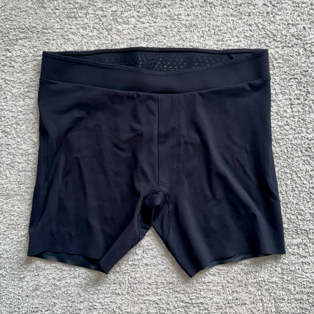 Lululemon men’s Everlux Yoga Short 6"